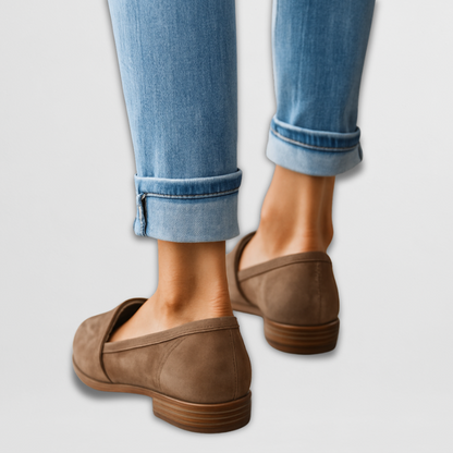 Evangeline | Pointed Daim Mocassins